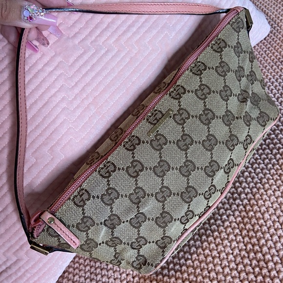 GUCCI Monogram Boat Pochette - Picture 2 of 5